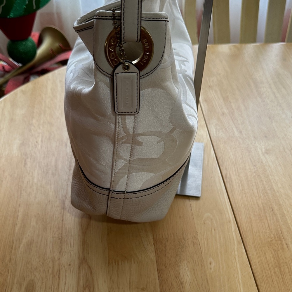 Coach 2006 Cream Designer Hobo Bag Like New - Picture 3 of 14